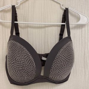 Le Mystere Women’s Bra Size 32 F/DDD.  Grey w/white print on front of cups.